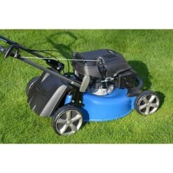 Hyundai Benzin-Rasenmäher LM4602G 139 Cm³, Schnittbreite: 46 Cm 13 Hyundai Benzin-Rasenmäher LM4602G 139 Cm³, Schnittbreite: 46 Cm -Gartenwerkzeuge 12 87